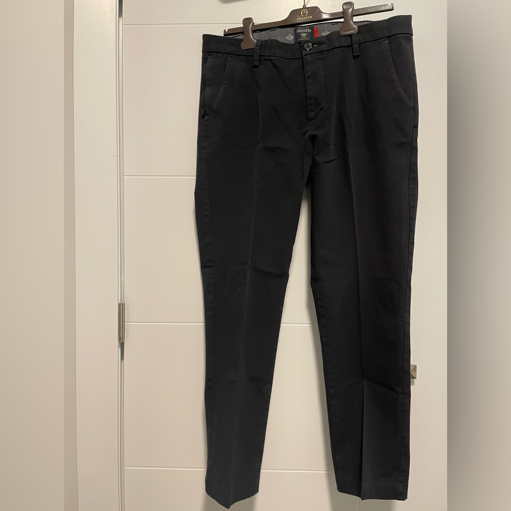 Docker’s Men's Black Slim Fit Pants